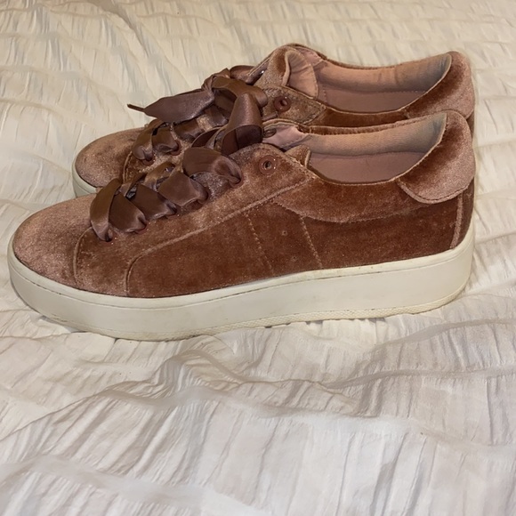 STEVE MADDEN VELVET SNEAKERS - Picture 3 of 4